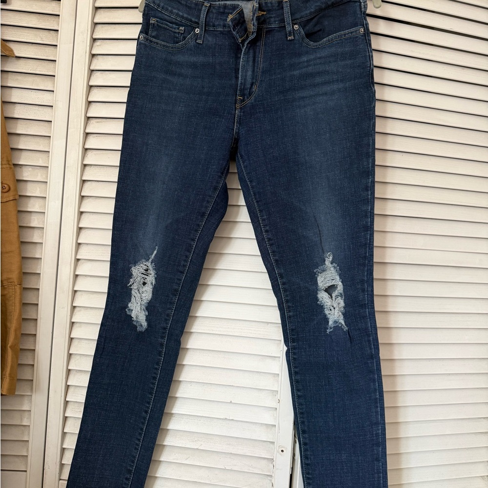 Levis Classic Blue Distressed Women's Jeans